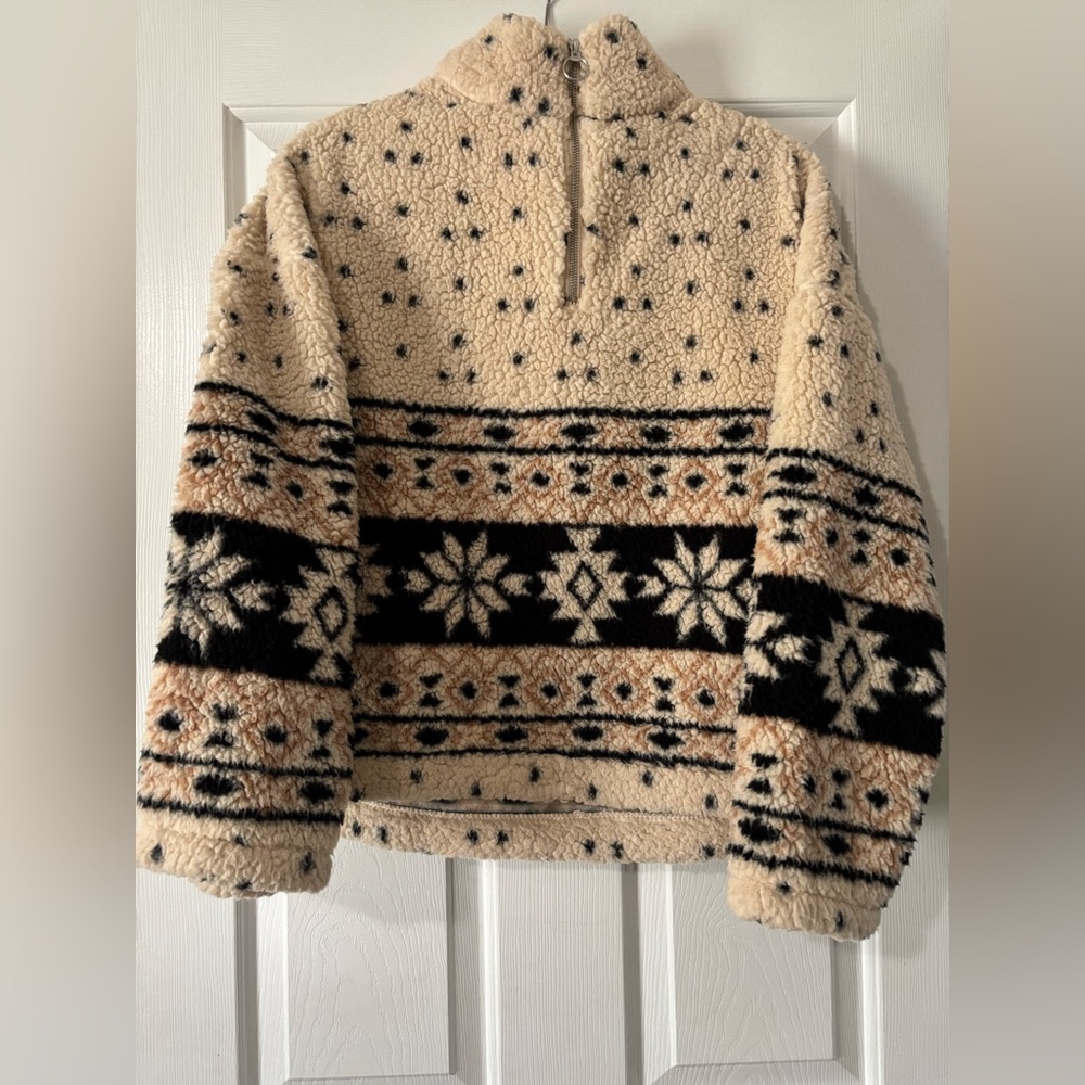 Elegant Nordic Fleece Turtleneck Sweater - Cream and Black